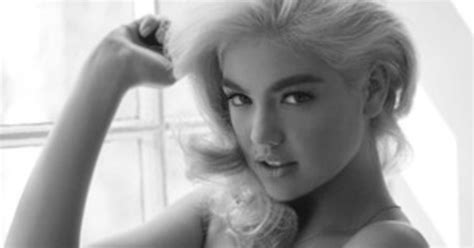 Kate Upton Poses Topless, Channels Marilyn Monroe—See the。